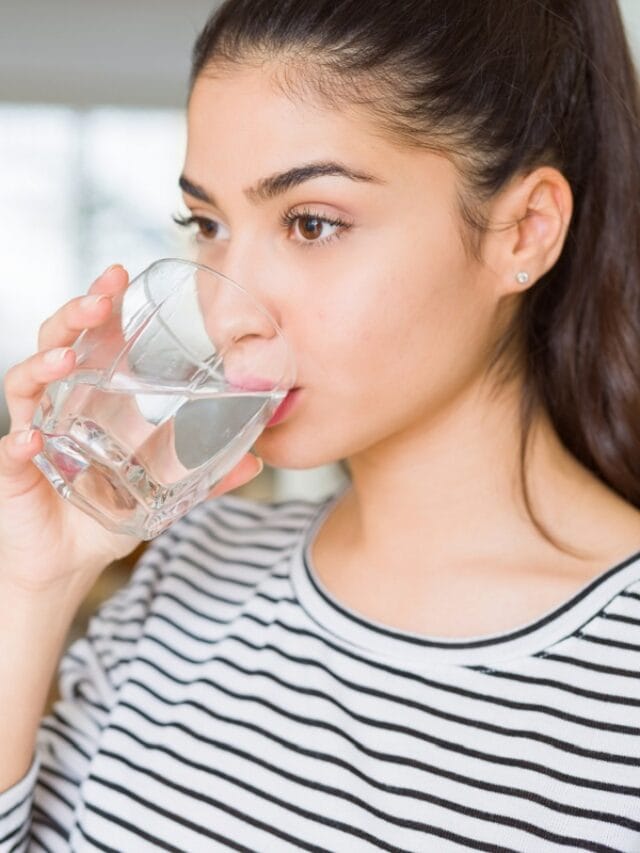 Drinking water while eating